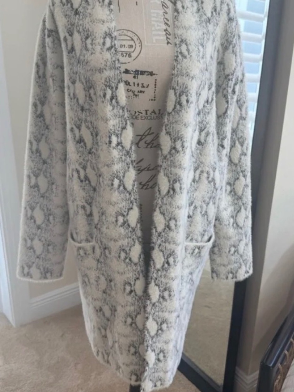 Johnston & Murphy NWT Snakeskin-Pattern Open Front Cardigan M